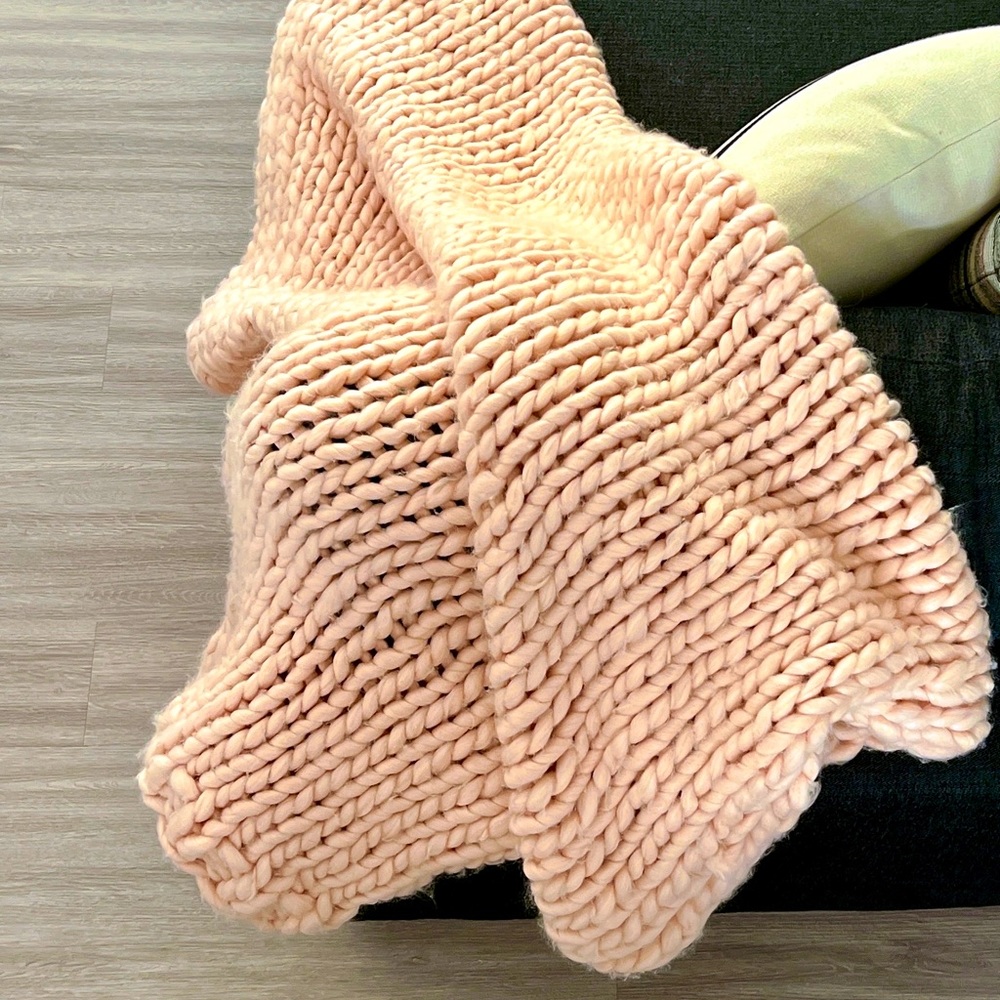 Chunky Powder Pink Knit Blanket